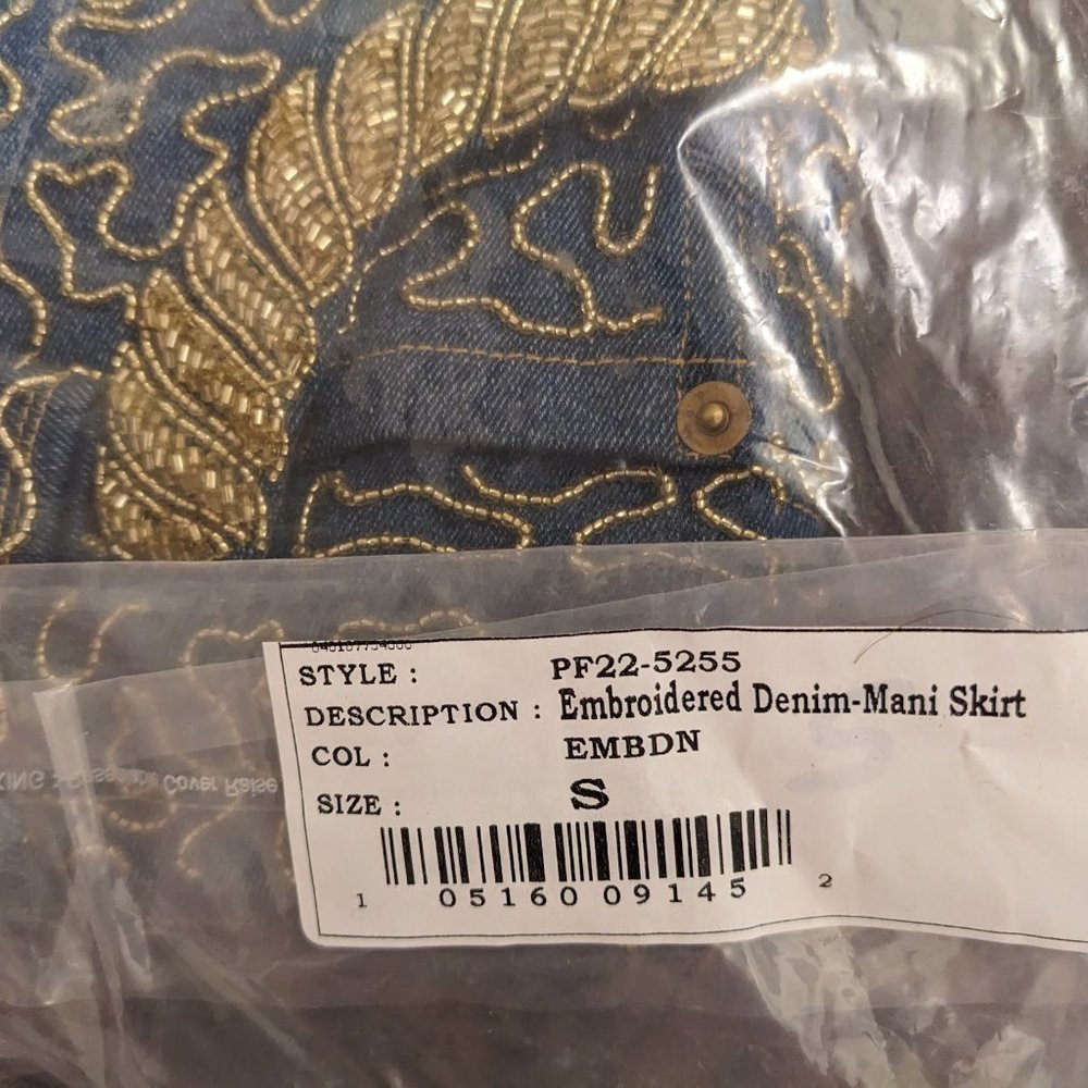 $200 OFF NWT Retrofête Mani Embellished Denim Skirt – Size Small - Picture 10 of 16